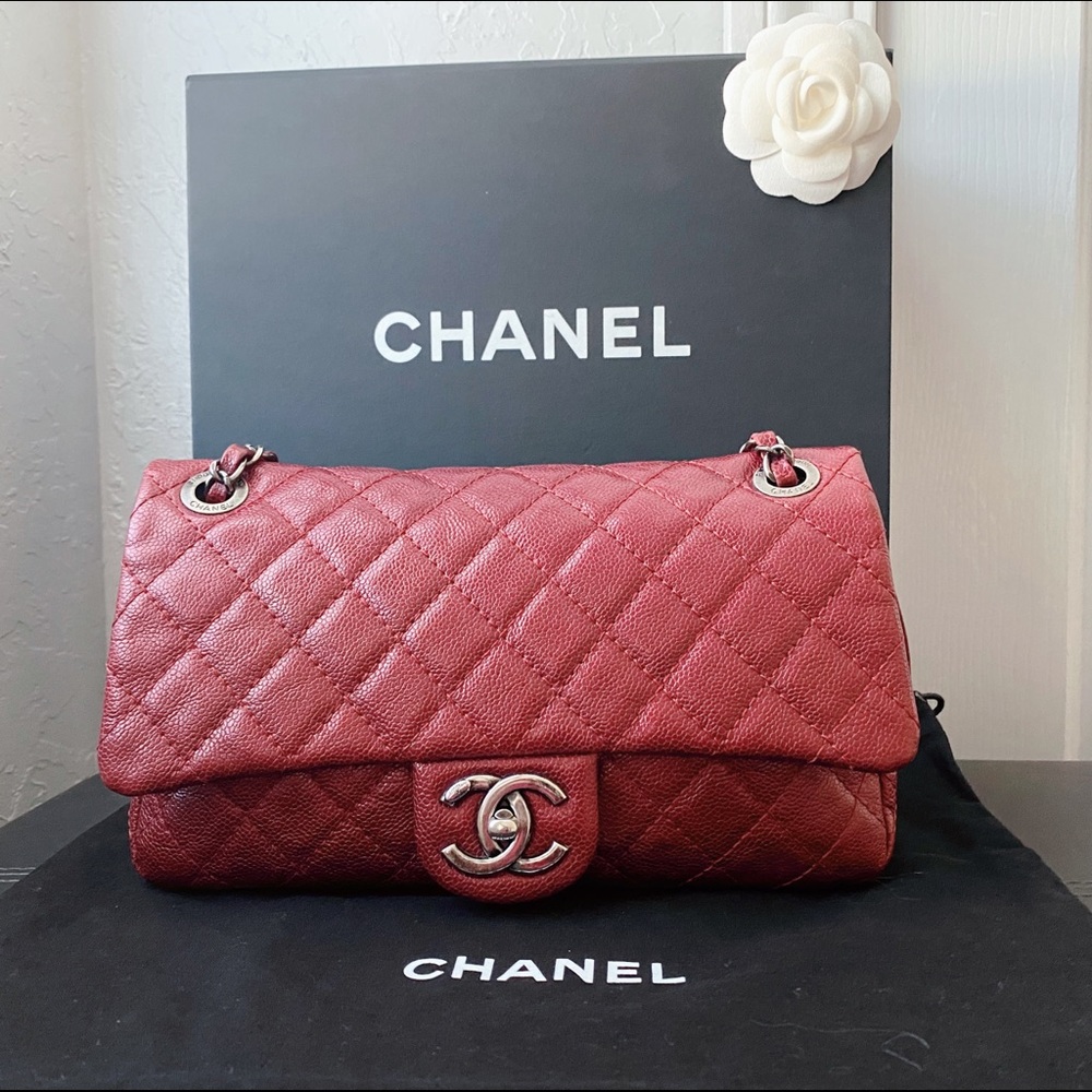 AUTHENTIC CHANEL Classic Easy Flap caviar